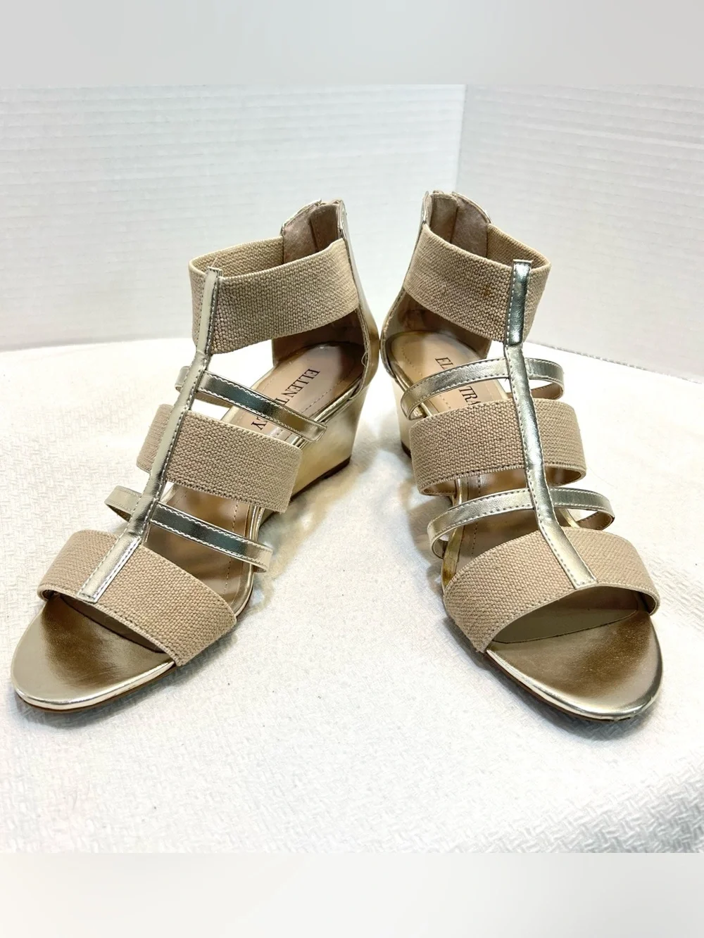Ellen Tracy Darcie Strappy Edge Sandals in Champagne Gold. Women's Size 8.5M